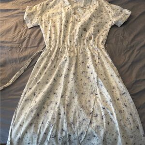 Chic Floral Midi Dress in Cream and Purple